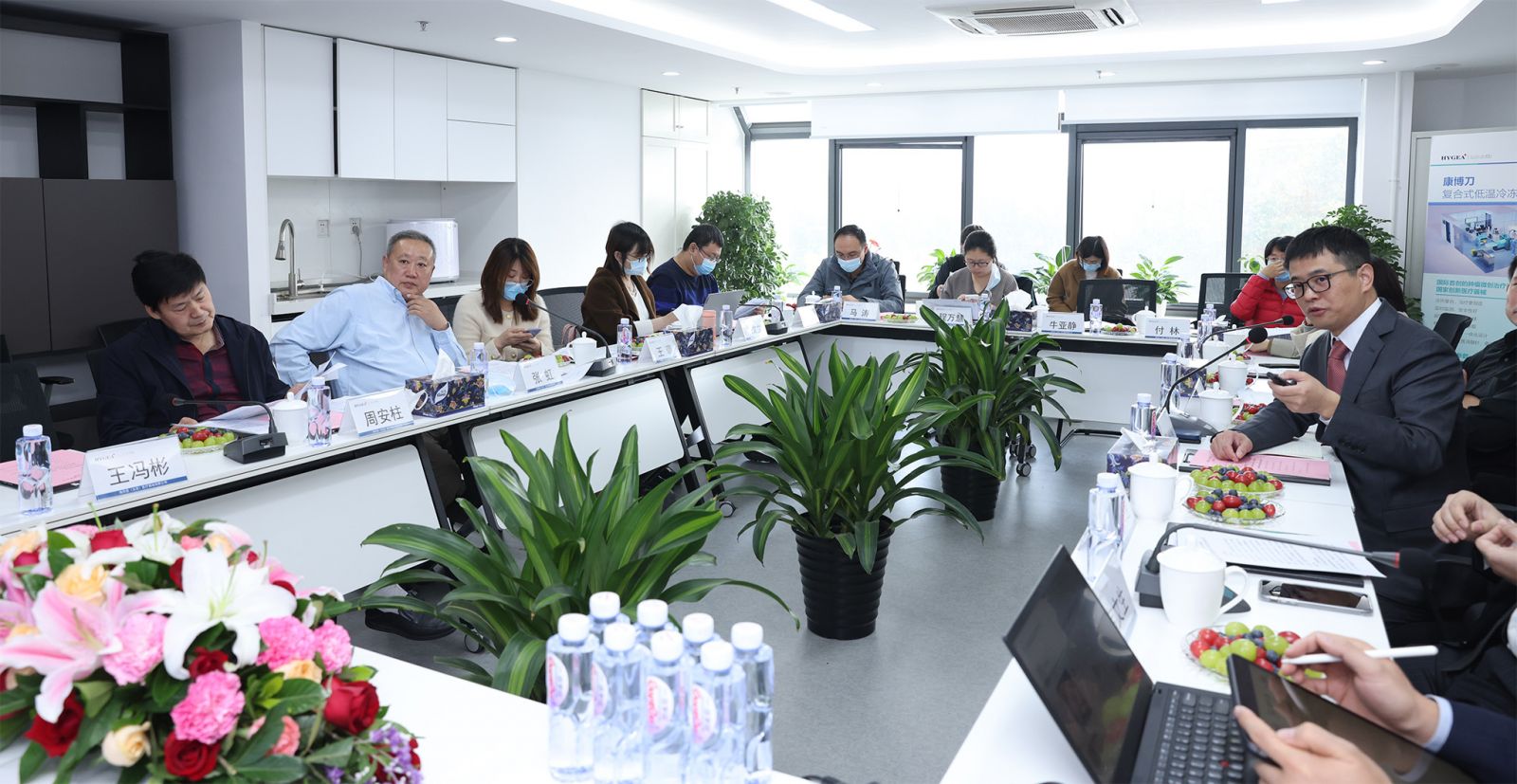 北京市科委、中關(guān)村管委會一級巡視員張虹一行蒞臨海杰亞醫(yī)療調(diào)研考察